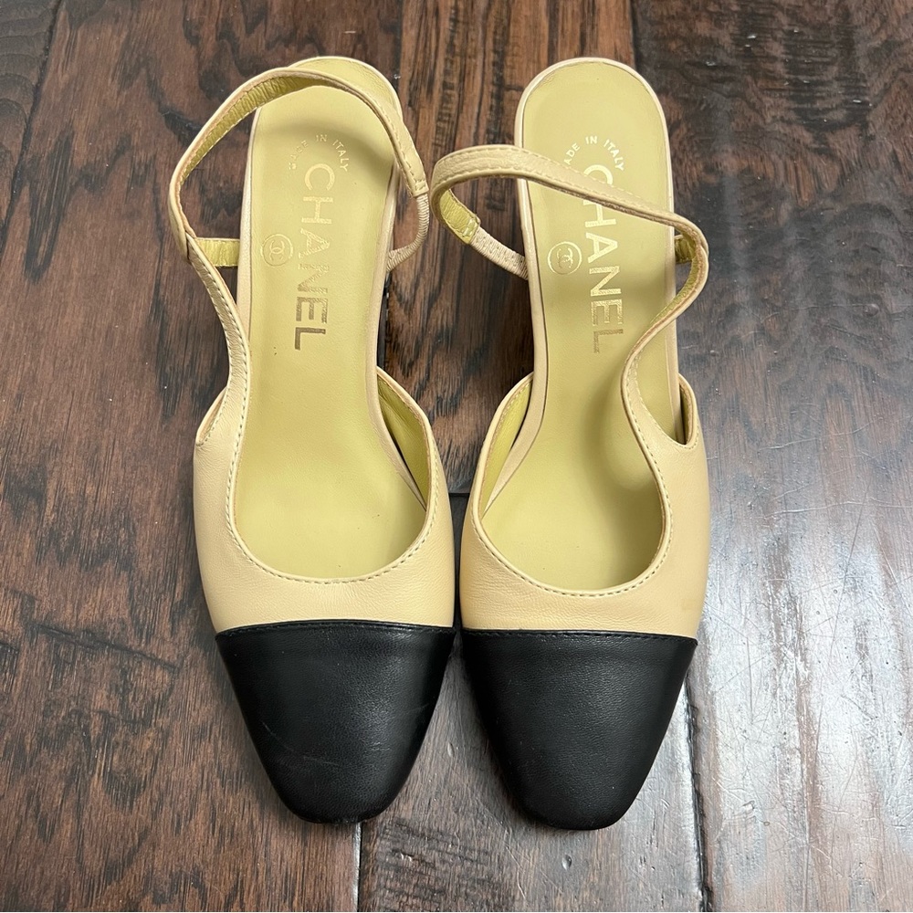 CHANEL Two-Tone Beige and Black Heels